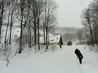 雪の山小屋.jpg